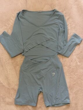 Gymshark Dusty Blue Long-Sleeve V-Neck Crop Top with High-Waist Biker Shorts